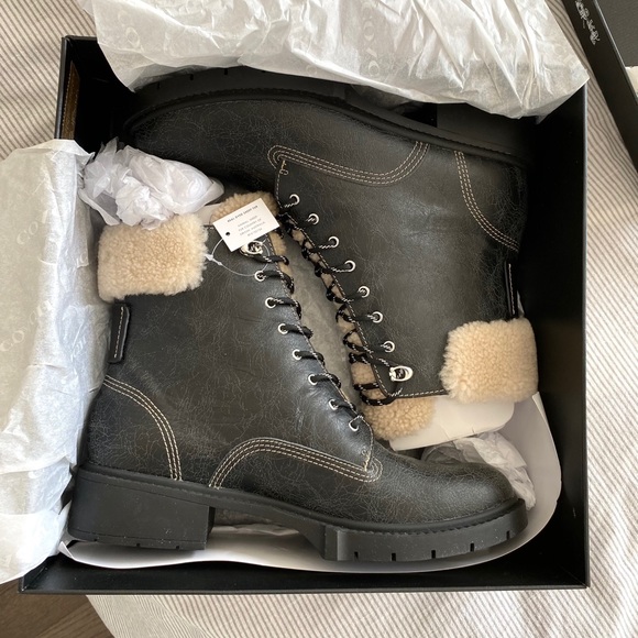 Host Pick! Coach Lorimer Bootie w Shearling - Picture 6 of 16